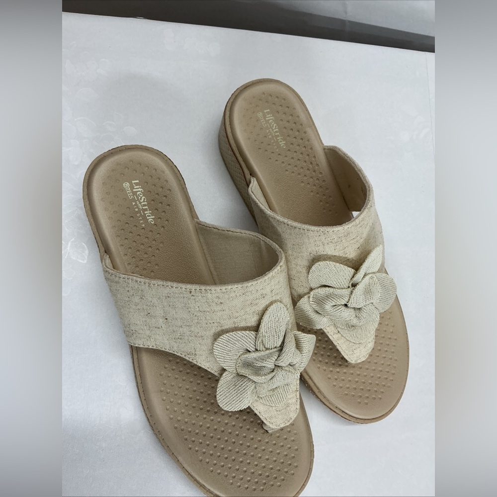 easy street Bloom Cream Floral Women's Sandals - Picture 5 of 7